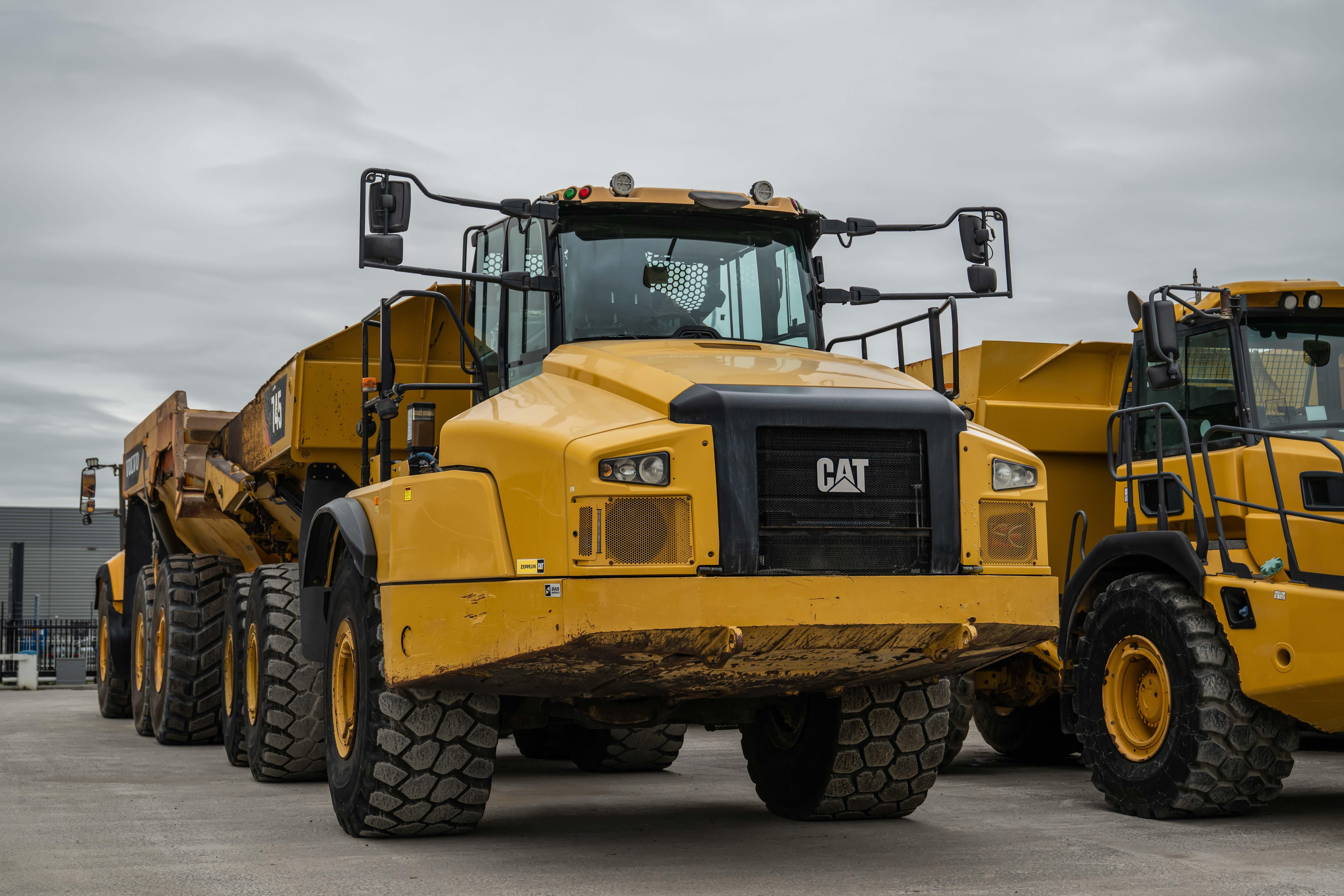 BAS World : camions, VUL, machines de chantier & semi-remorques