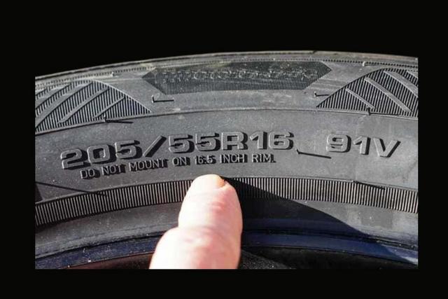 Onde posso encontrar o tamanho dos pneus da minha carrinha?